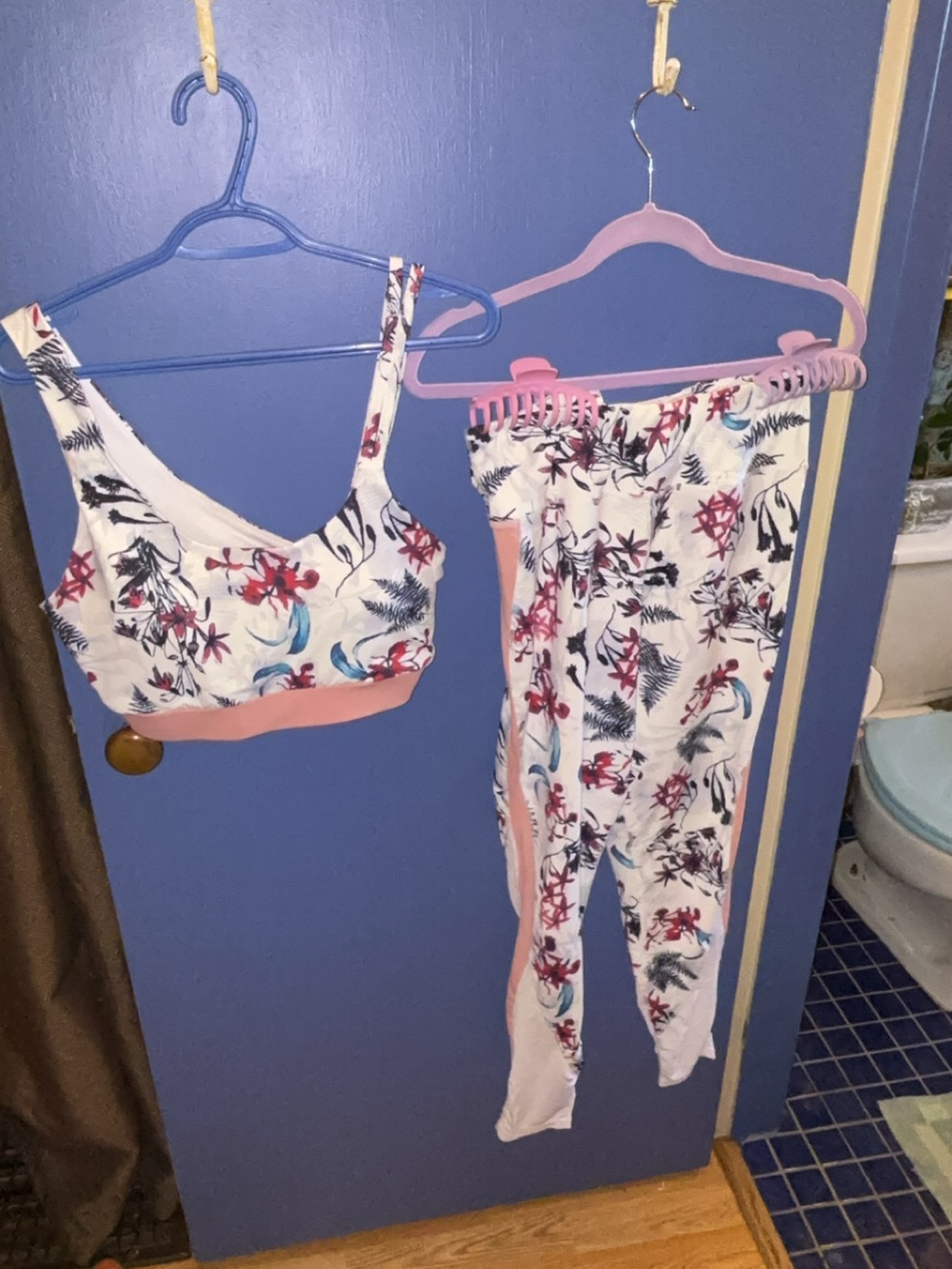 SHEIN White Floral Print Lounge Leggings & Crop Top Set with Pink Trim